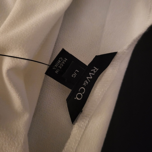 1 sleeve RW & CO top - Picture 3 of 5